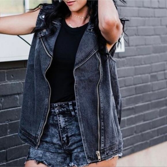POL Jackets & Blazers - POL Moto Denim Faded Black Gray Denim Offset Zippered Front. Size Small